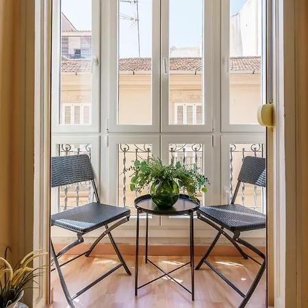 Bright Two-bedroom In The Historic Center Lägenhet *