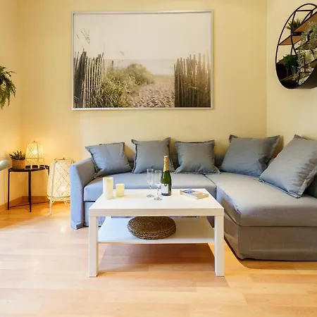 Bright Two-bedroom In The Historic Center Apartment